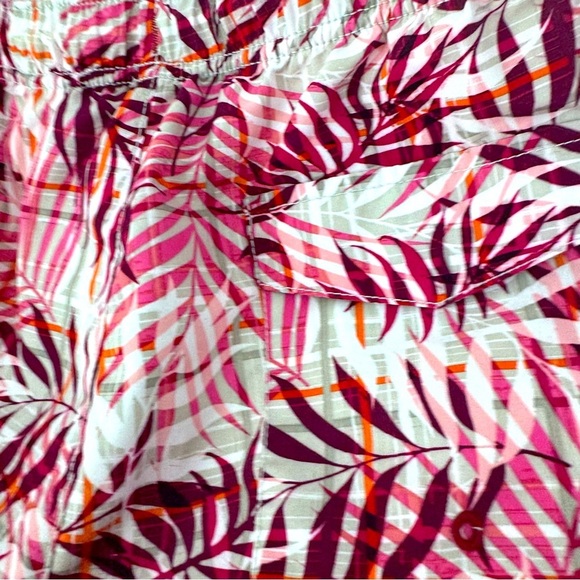 Tommy Bahama Tropical Swim Trunks -Size Medium - Picture 6 of 9